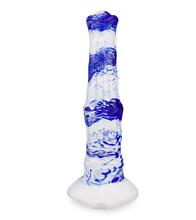 Laden Sie das Bild in den Galerie-Viewer, 26,5 cm langer Pferdedildo mit Saugnapf