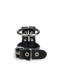 Laden Sie das Bild in den Galerie-Viewer, Abschließbarer Penisring aus Kunstleder und Metall