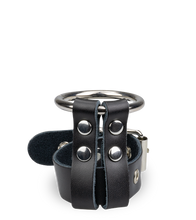 Laden Sie das Bild in den Galerie-Viewer, Abschließbarer Penisring aus Kunstleder und Metall