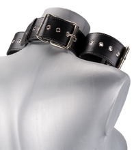 Laden Sie das Bild in den Galerie-Viewer, BDSM-Halsband mit Fesseln