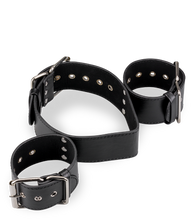Laden Sie das Bild in den Galerie-Viewer, BDSM-Halsband mit Fesseln