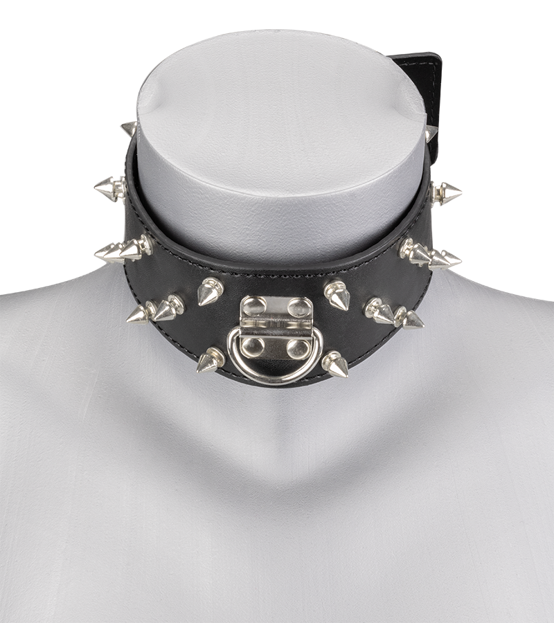 BDSM-Halsband mit Killernieten und Kette