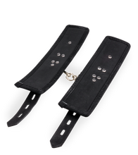 Laden Sie das Bild in den Galerie-Viewer, BDSM-Handfesseln aus Leder