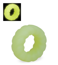 Laden Sie das Bild in den Galerie-Viewer, Phosphoreszierender Cockring aus medizinischem Silikon Road Trip
