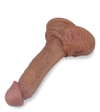 Laden Sie das Bild in den Galerie-Viewer, Saugnapf-Dildo aus Silikon Truestyle Cory 19,5 cm