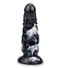 Laden Sie das Bild in den Galerie-Viewer, Saugnapf-Dildo Drache in Ketten 21 cm