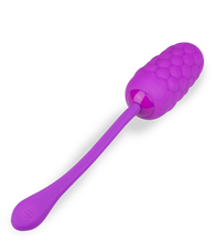 Laden Sie das Bild in den Galerie-Viewer, Vibro-Ei mit Reliefstruktur Berry